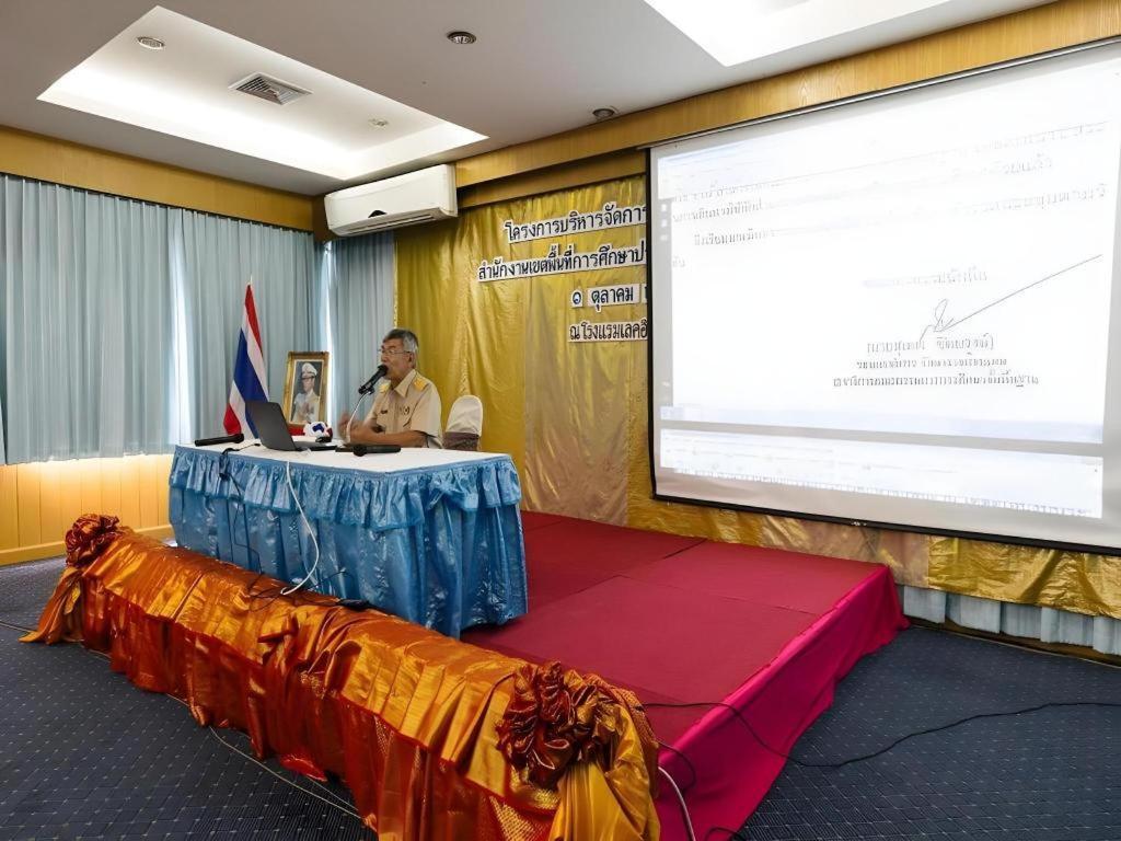 Lake Inn Hotel Songkhla Buitenkant foto