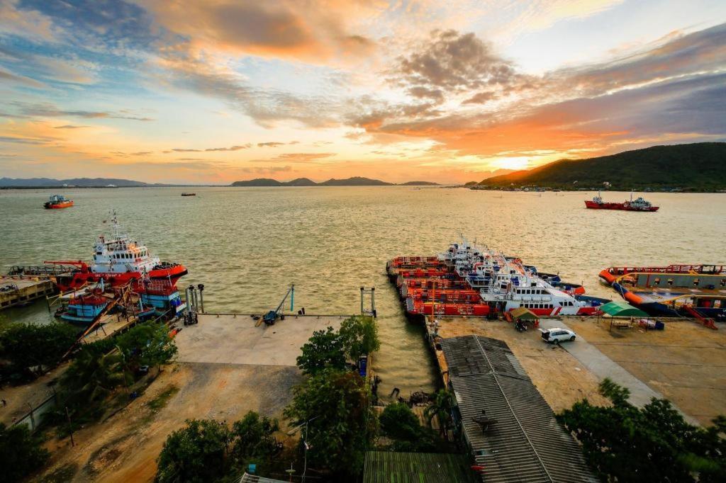 Lake Inn Hotel Songkhla Buitenkant foto